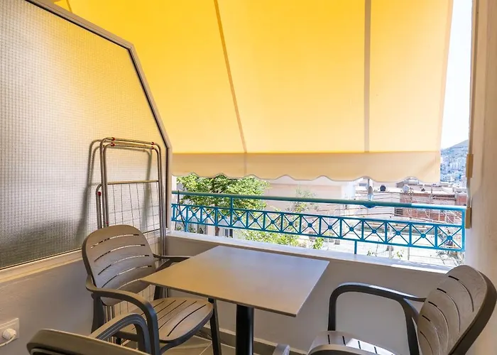 Porti Hotel Sarandë